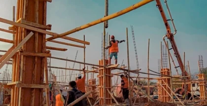 قطاع البناء في اسرائيل يسعى لاستقدام 30 الف عامل من الخارج